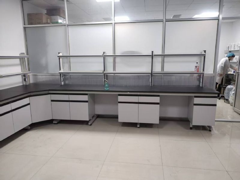 實(shí)驗(yàn)臺